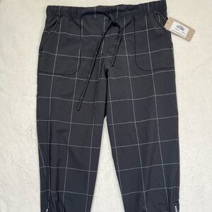 Albion Women’s Black Checkered Joggers Size M